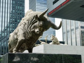 与其相反的是,一画开天,变化万千——“七十二变·2025中国美术学院毕业季”开幕